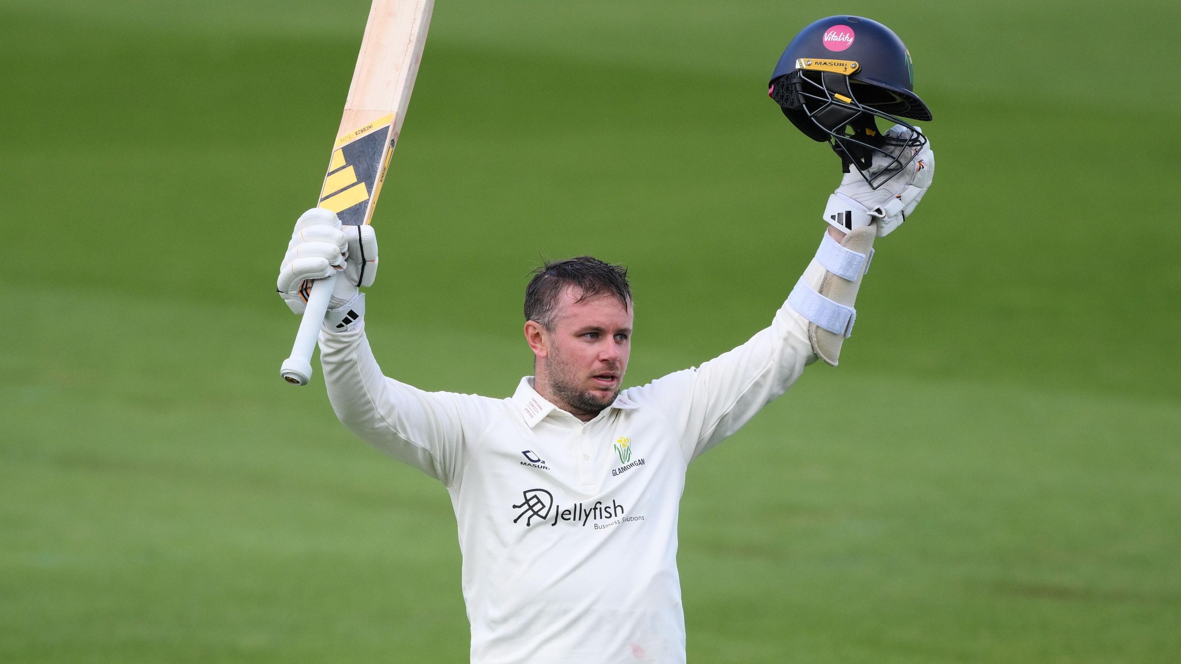 Mason Crane's career-best century boosts Glamorgan towards Division One safety against Surrey